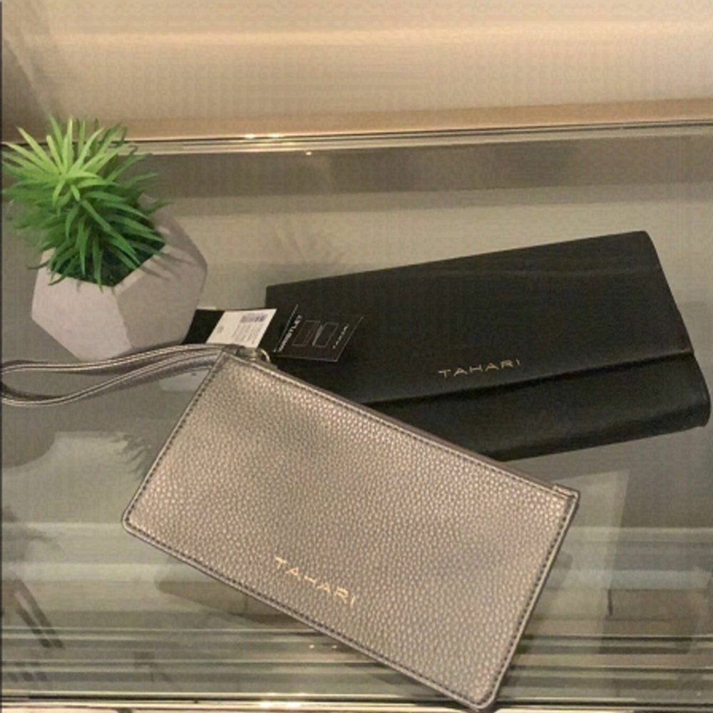 NWT Tahari 2 in 1 wristlet